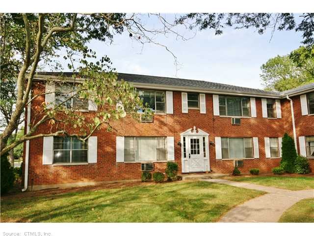 107 Shadow Ln unit B2, West Hartford, CT 06110 - photo 1