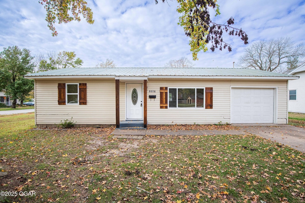 1507 Cherry St, Lamar, MO 64759 - photo 1