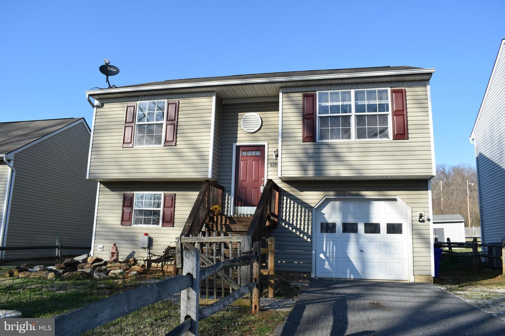 819 W Potomac St, Brunswick, MD 21716 - photo 1