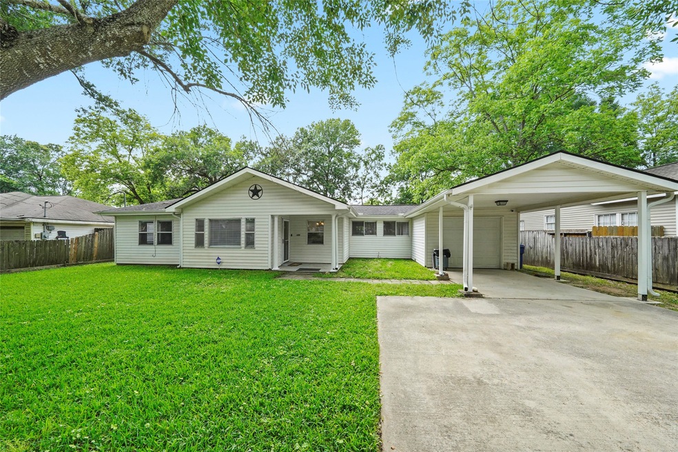 300 Baker Dr, Tomball, TX 77375 - photo 1