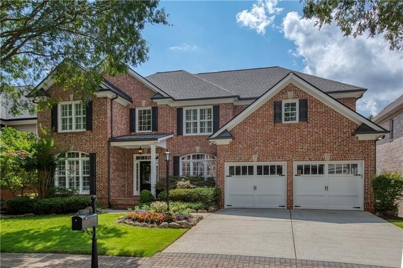 Welcome to Wyngate! This 4-sided brick traditional