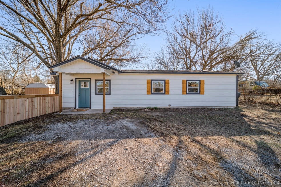 636 S Muskogee Ave, Claremore, OK 74017 - photo 1