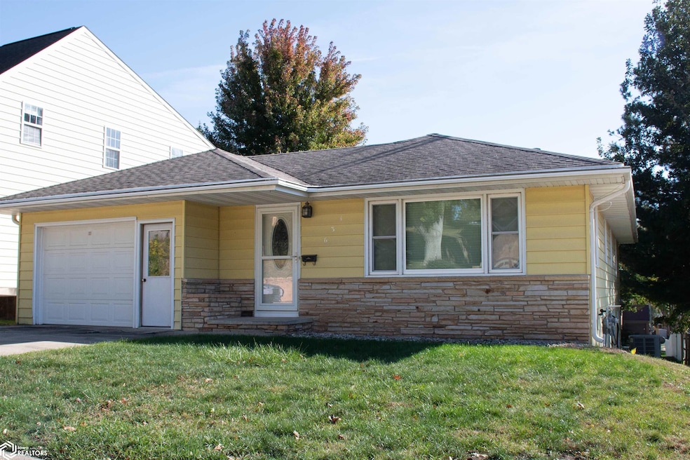 631 W 17th St, Carroll, IA 51401 - photo 1