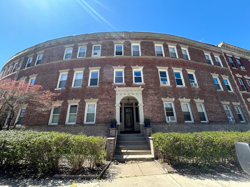 6 Parkway Rd unit 5, Brookline, MA 02445 - photo 1