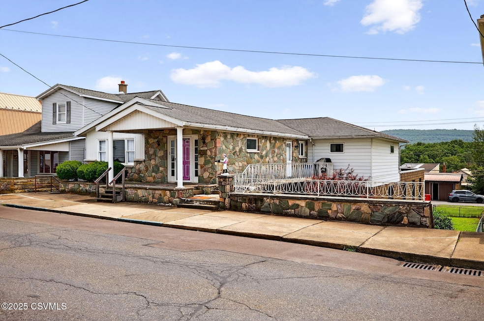 623 Spruce St, Kulpmont, PA 17834 - photo 1