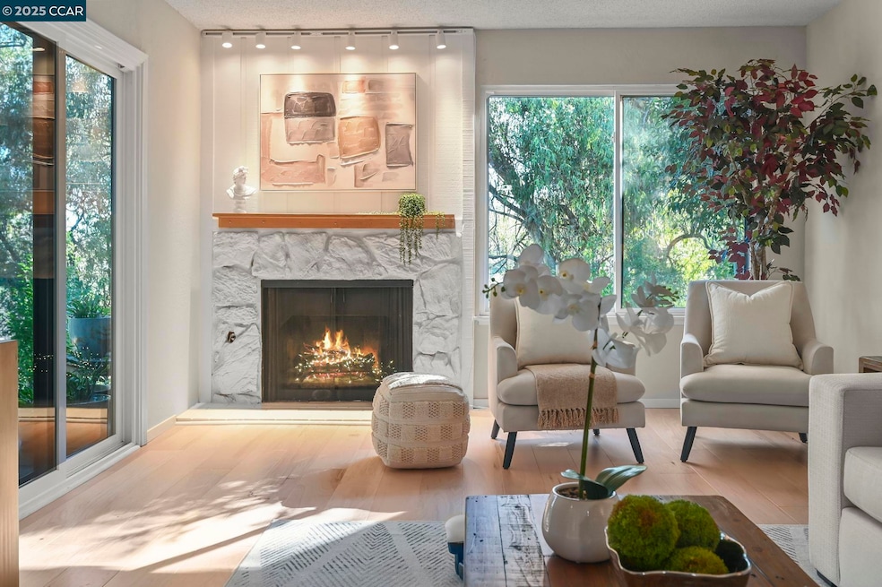 1566 Ashwood Dr, Martinez, CA 94553 - photo 1