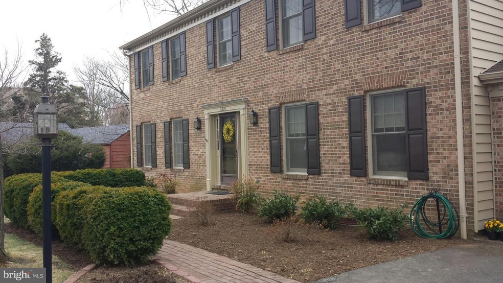 6309 Buffalo Ridge Rd, Falls Church, VA 22044 - photo 1