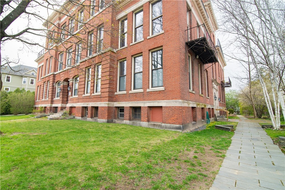 101 Regent Ave unit 4, Providence, RI 02908 - photo 1