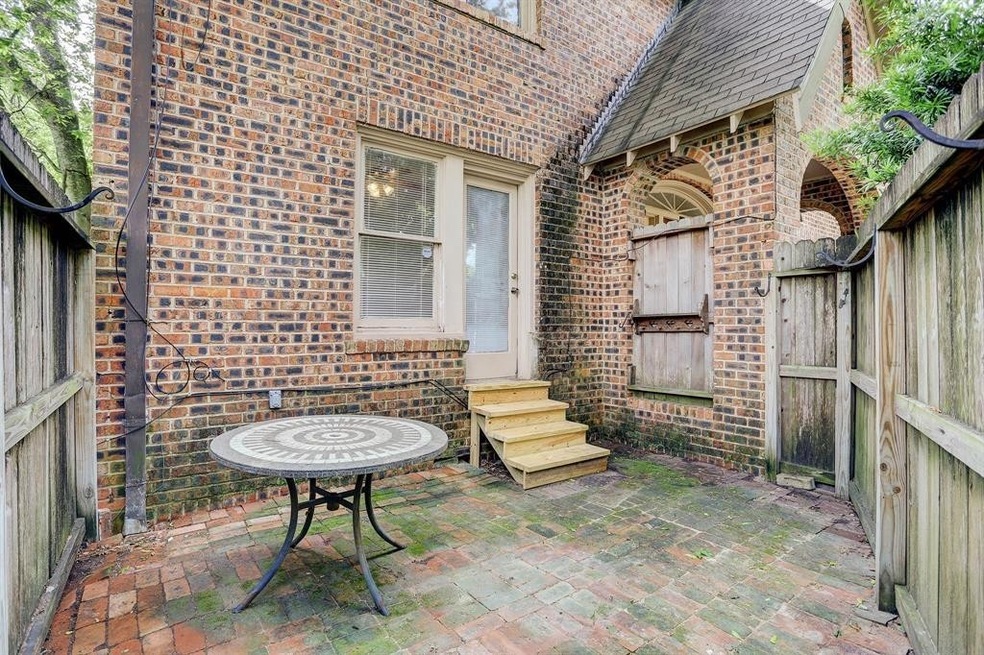 2323 Park St, Houston, TX 77019 - photo 1