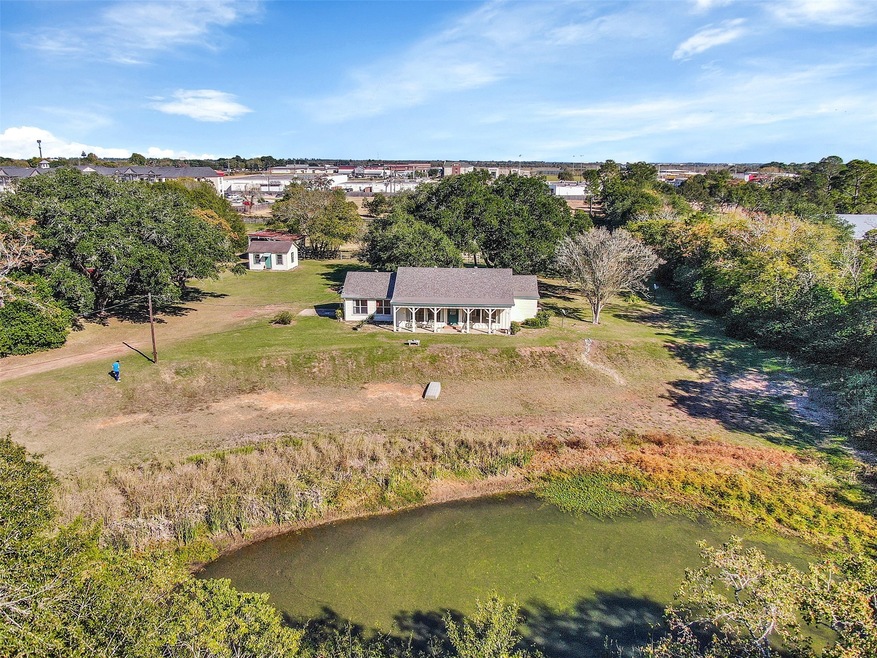 922 Hamilton St, Waller, TX 77484 - photo 1