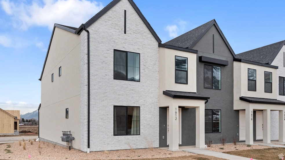 Pending $374,990 • Co-Listing Agent