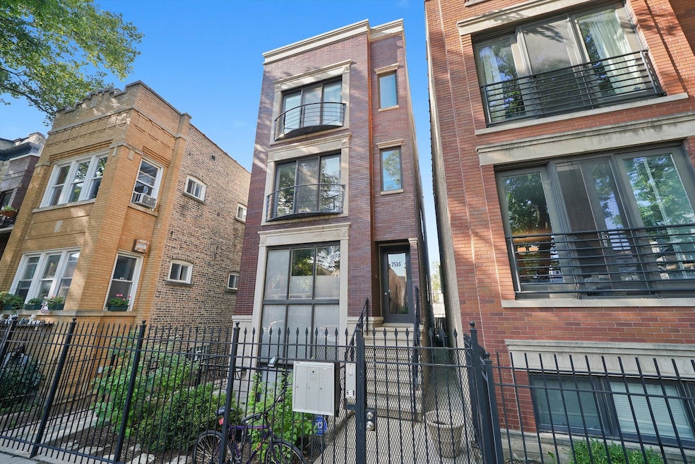 2516 W Iowa St unit 2, Chicago, IL 60622 - photo 1