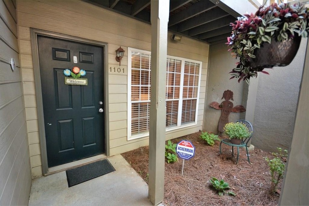 Great bottom floor unit with private entrance.