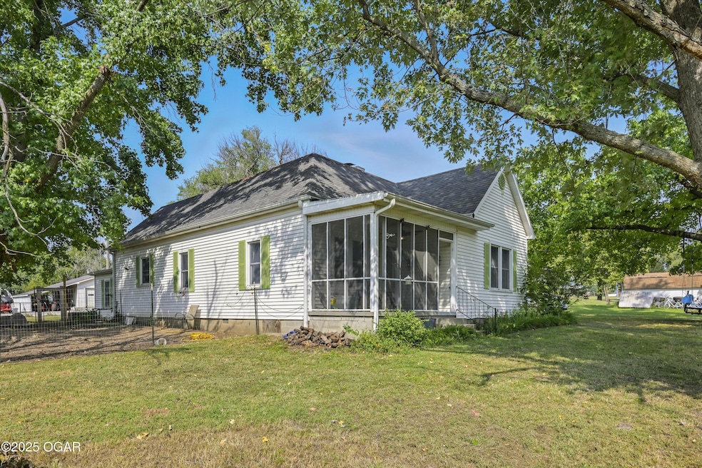 13811 E Noah Rd, Nevada, MO 64772 - photo 1