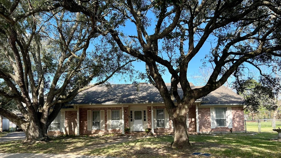 1601 Edna Ave, Bay City, TX 77414 - photo 1