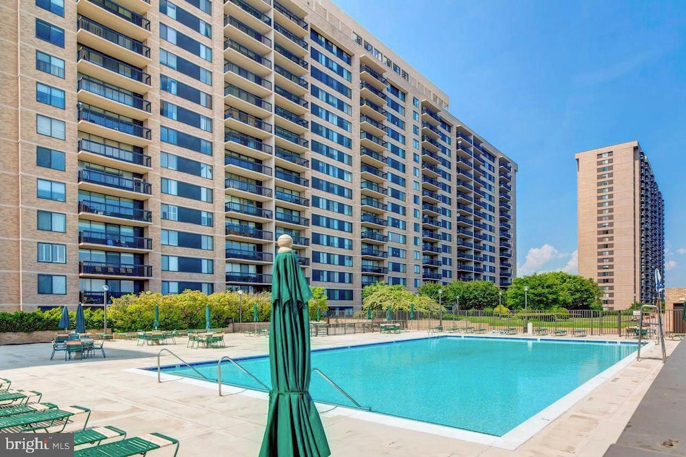 3709 S George Mason Dr unit 1605, Baileys Crossroads, VA 22041 - photo 1