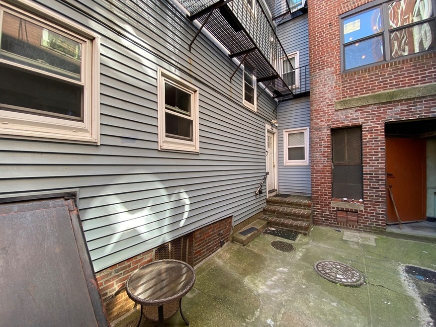 7 Lathrop Place unit 1R, Boston, MA 02113 - photo 1