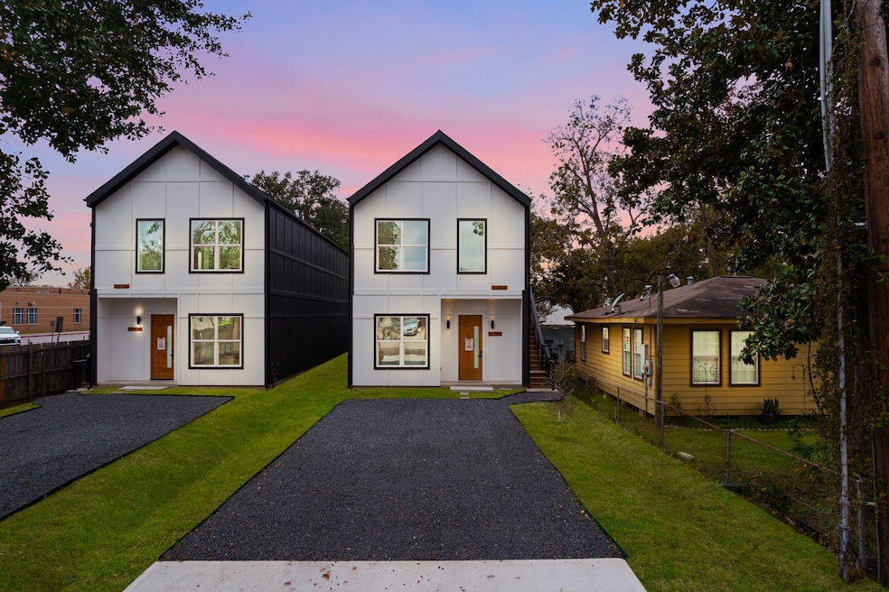 8203 Moon Beam St unit B, Houston, TX 77088 - photo 1