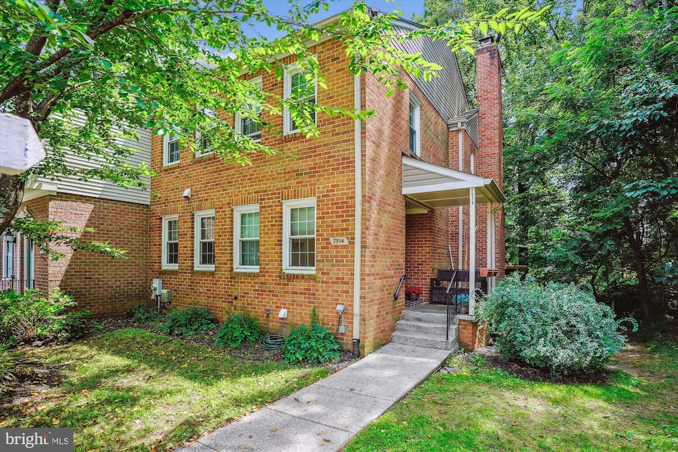 7514 Heatherton Ln, Potomac, MD 20854 - photo 1