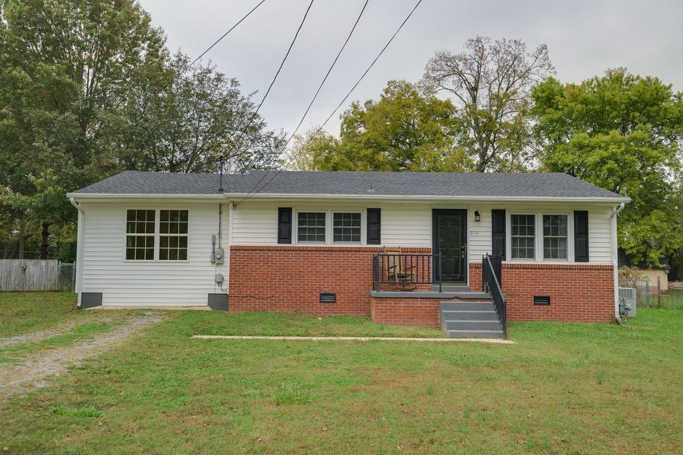 219 Chestnut Dr, Shelbyville, TN 37160 - photo 1