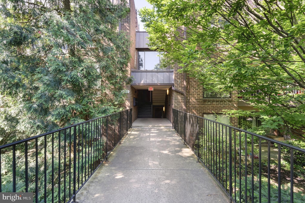 132 Roberts Ln unit 102, Alexandria, VA 22314 - photo 1