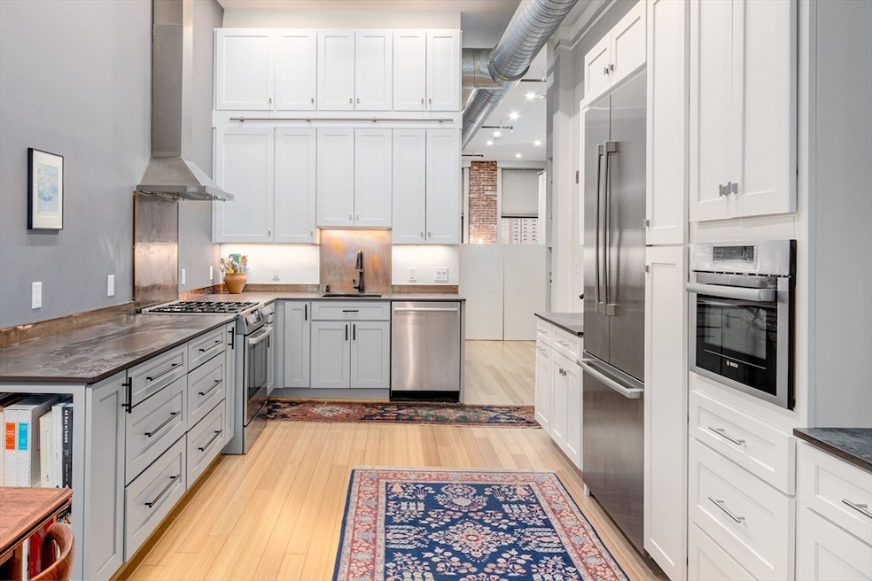 Sold $900,000 • Co-Listing Agent