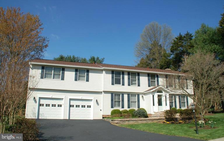 1112 Morningwood Ln, Great Falls, VA 22066 - photo 1