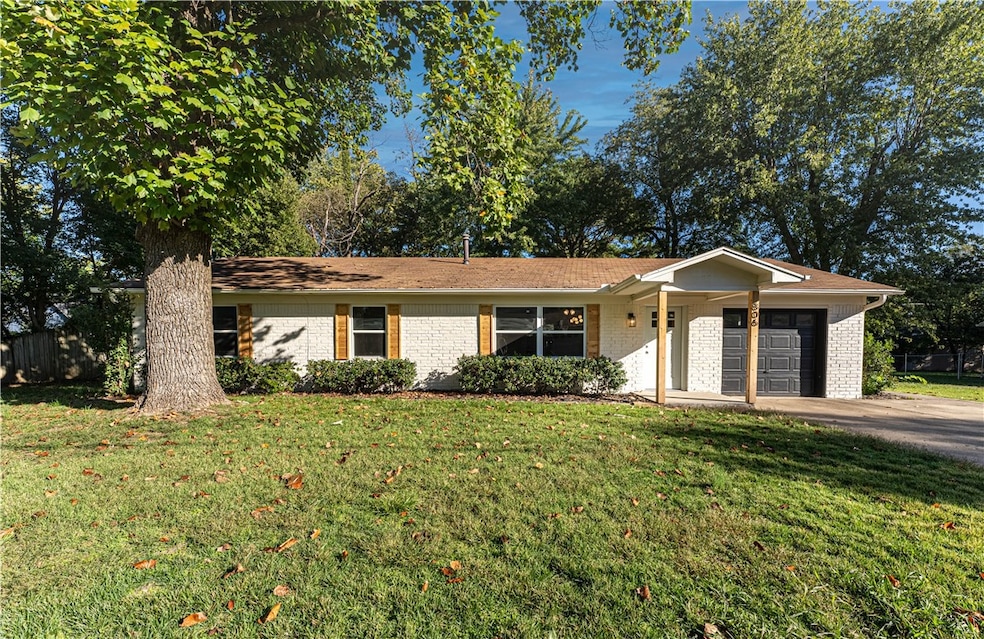 806 Carson Dr, Bentonville, AR 72712 - photo 1