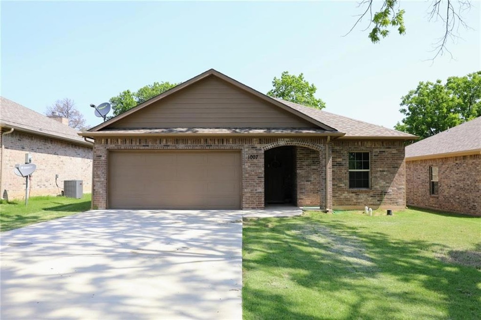 1007 Rice St, Denison, TX 75020 - photo 1