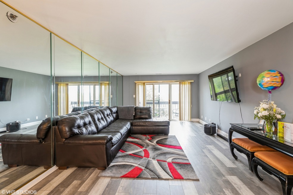 18600 Village West Dr unit 404, Hazel Crest, IL 60429 - photo 1