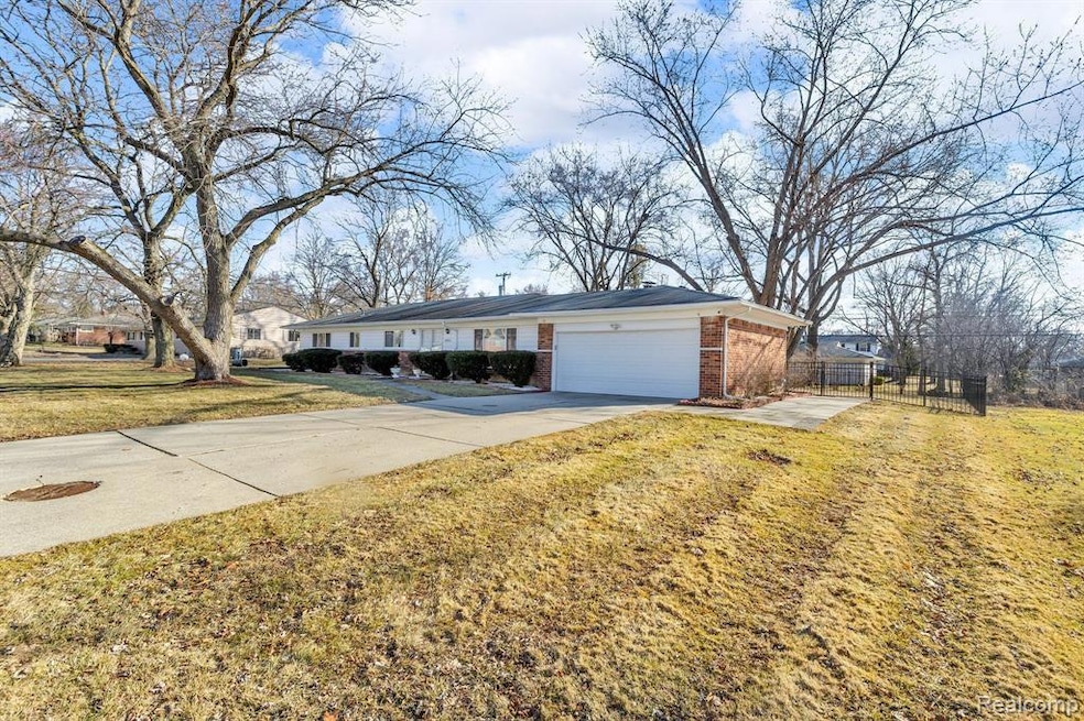 2653 Berry Dr, Bloomfield Hills, MI 48304 - photo 1