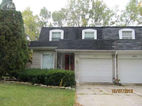 1813 Laurel Oak Dr, Flint, MI 48507 - photo 1