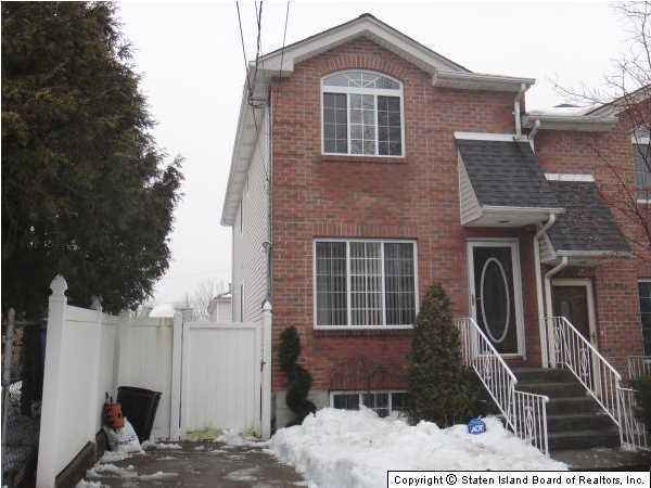 32 Pershing St, Staten Island, NY 10305 - photo 1