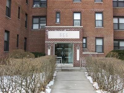 555 Mclean Ave unit 4J, Yonkers, NY 10705 - photo 1