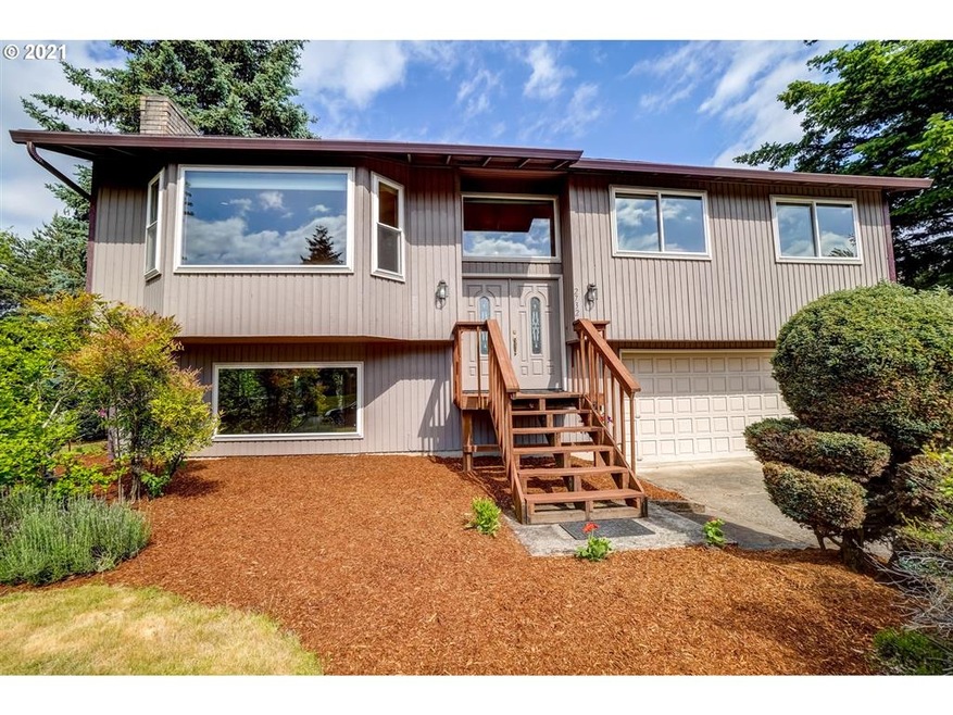 2732 SW Laura Ct, Troutdale, OR 97060 - photo 1