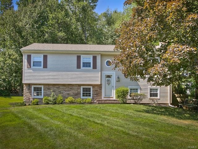 567 Babbling Brook Ln, Valley Cottage, NY 10989 - photo 1