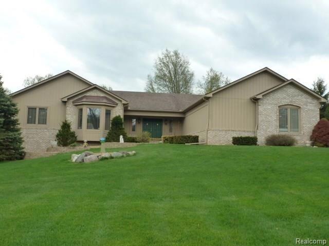 2727 Bowen Rd. Brick & Wood Ranch W/ 9.6 Acres