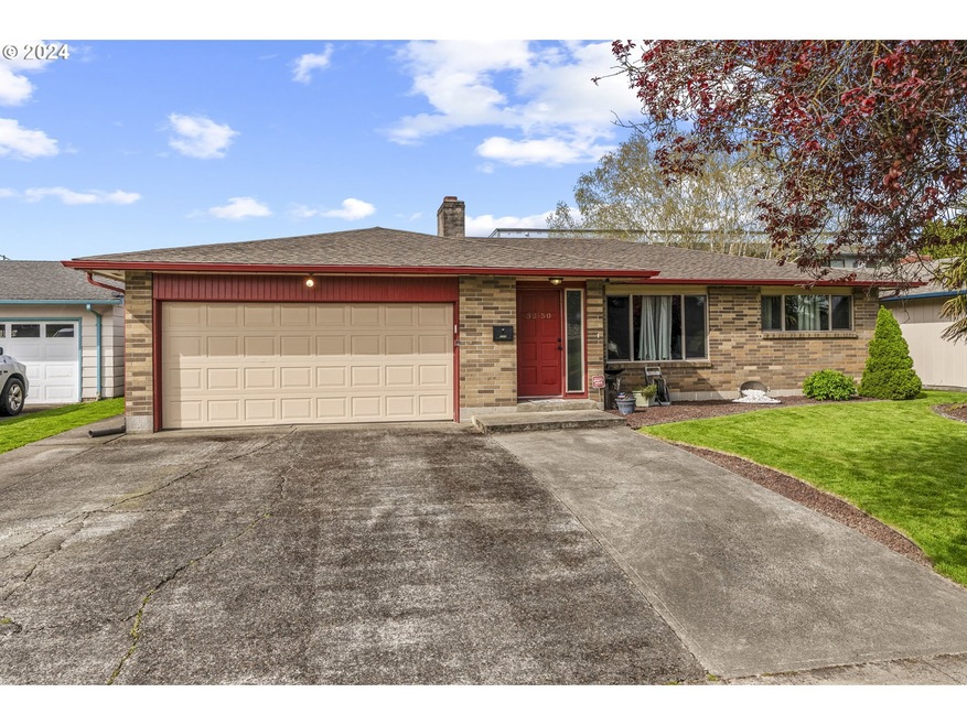 3250 Maple St, Longview, WA 98632 - photo 1