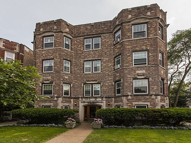 Adorable vintage building on a one way residential