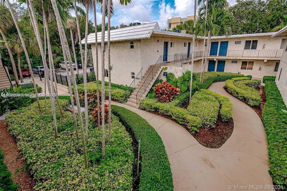 8607 SW 68th Ct unit 26, Pinecrest, FL 33156 - photo 1