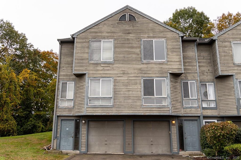 1423 Quinnipiac Ave unit 202, New Haven, CT 06513 - photo 1