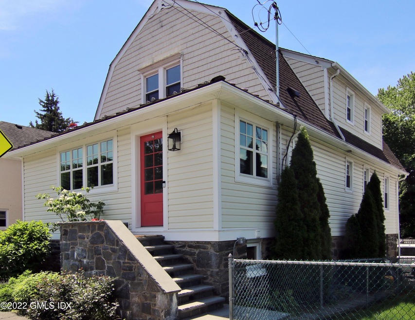 92 Pemberwick Rd unit Upstairs, Greenwich, CT 06831 - photo 1