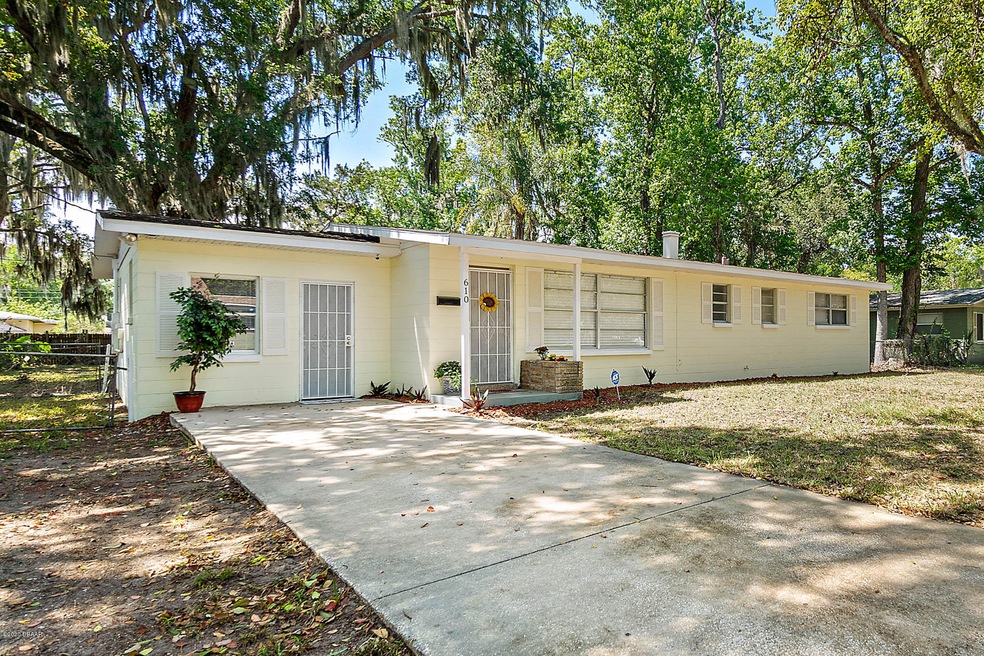 610 Roma St-42