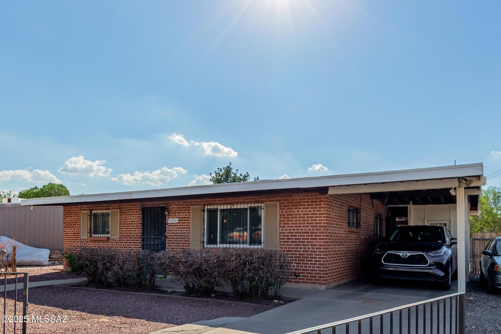 2777 N Alvernon Way, Tucson, AZ 85712 - photo 1