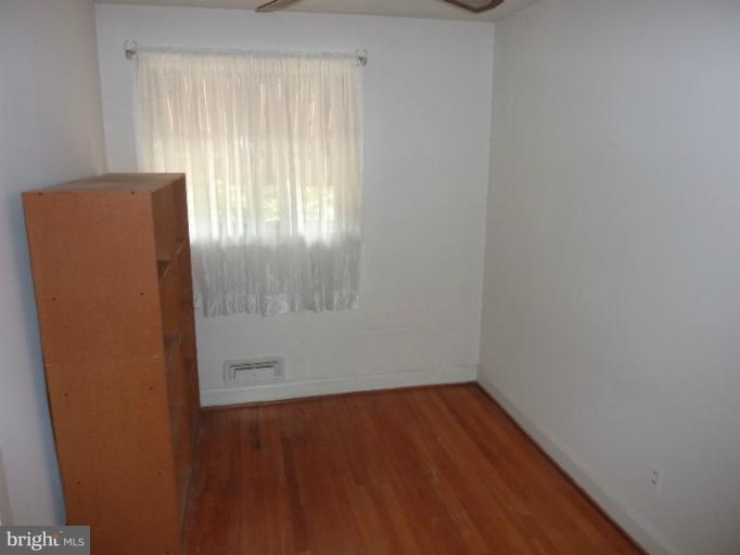 7521 Hillsway Ave, Parkville, MD 21234 - photo 1