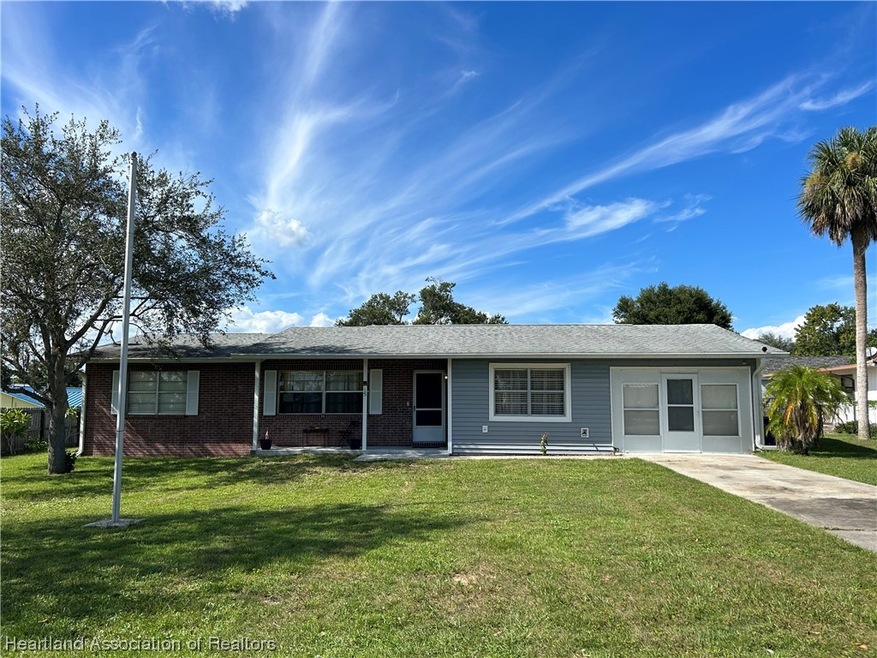 15 E Washingtonia St, Lake Placid, FL 33852 - photo 1