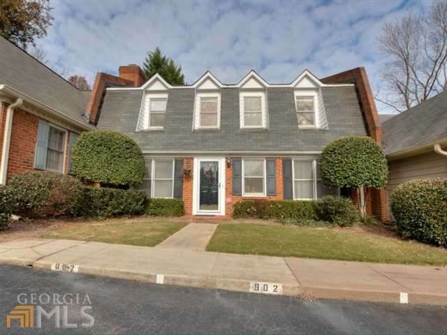 Well maintained and move in ready home in the hear