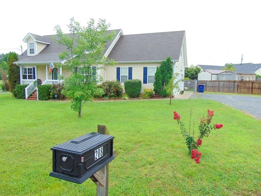 208 Warren Cir, Shelbyville, TN 37160 - photo 1