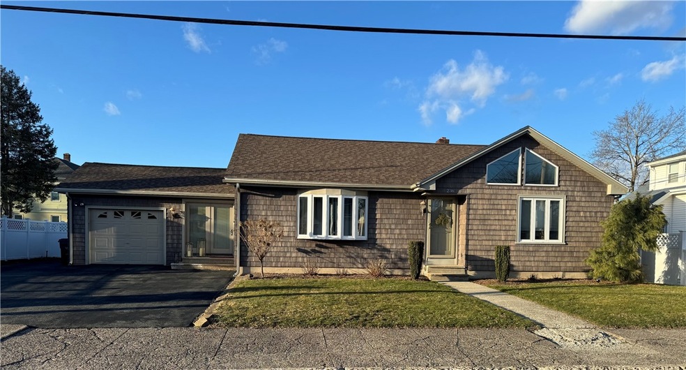 236 Vine St, Pawtucket, RI 02861 - photo 1