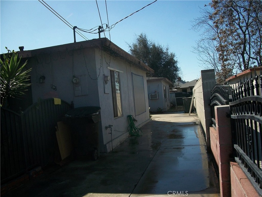 862 W Orange Grove Ave unit 2, Pomona, CA 91768 - photo 1